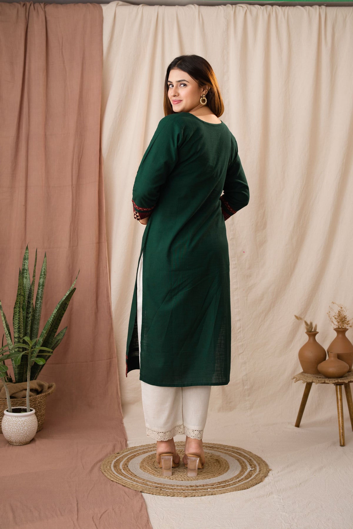 Amthi Women's Green Linen Straight Kurta For Daily Wear
