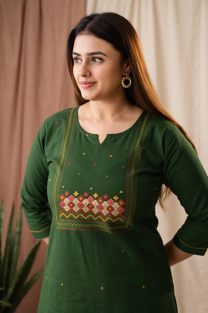 Amthi Women Green Linen Cotton Embroidered Kurta