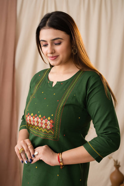 Amthi Women Green Linen Cotton Embroidered Kurta