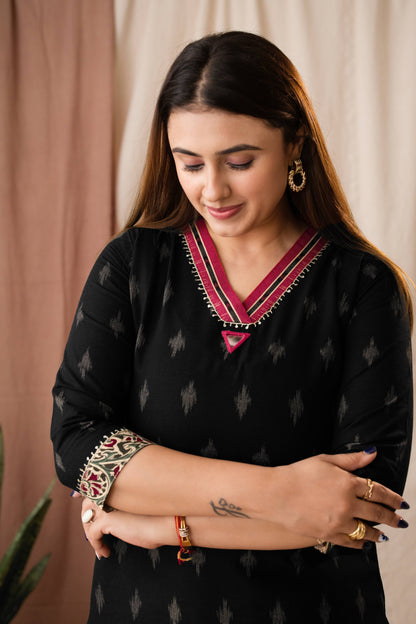 Amthi Women's Mirror Cotton Linen Ikat Printed Black Kurta