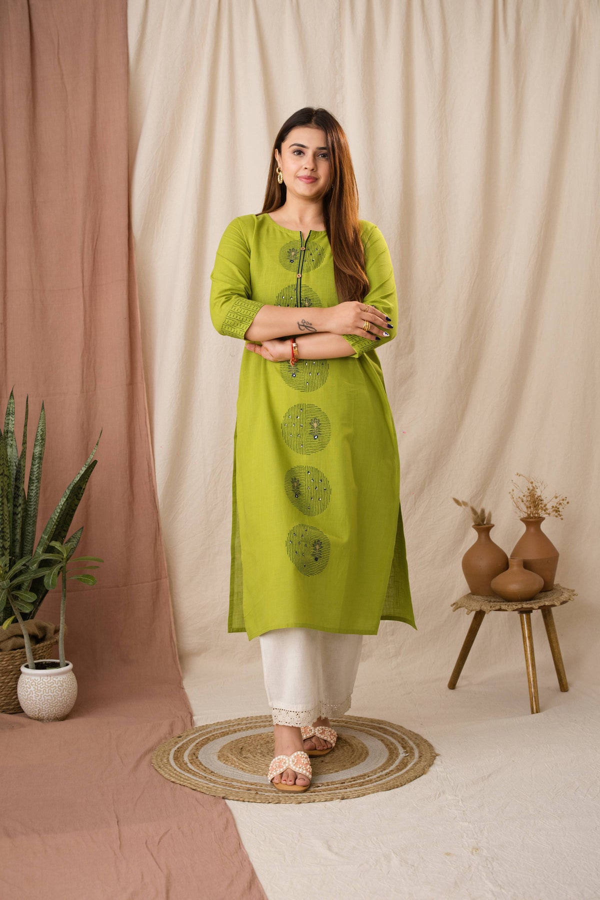 Amthi Women's Geometric Lime Green Cotton Linen Kurta