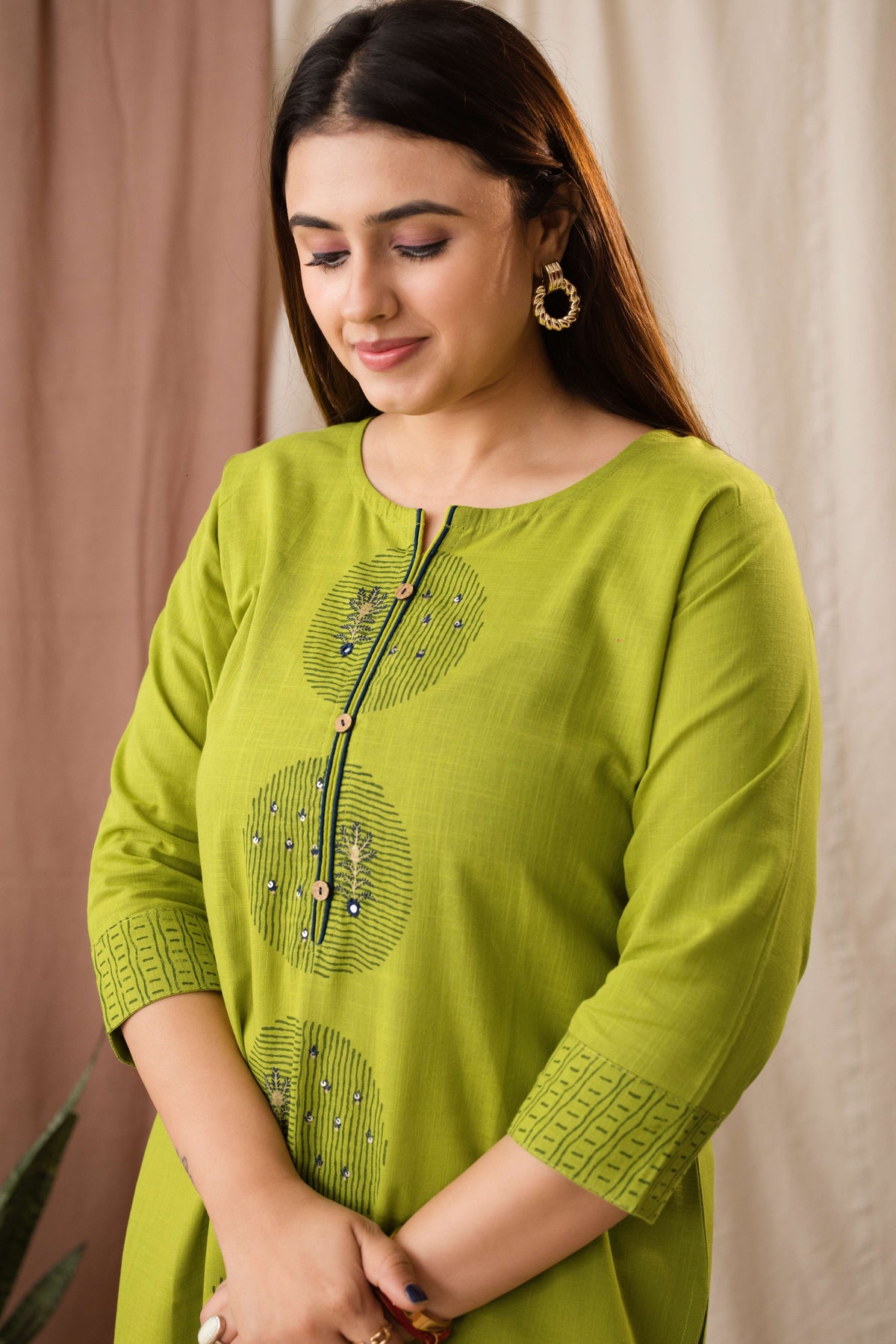 Amthi Women's Geometric Lime Green Cotton Linen Kurta