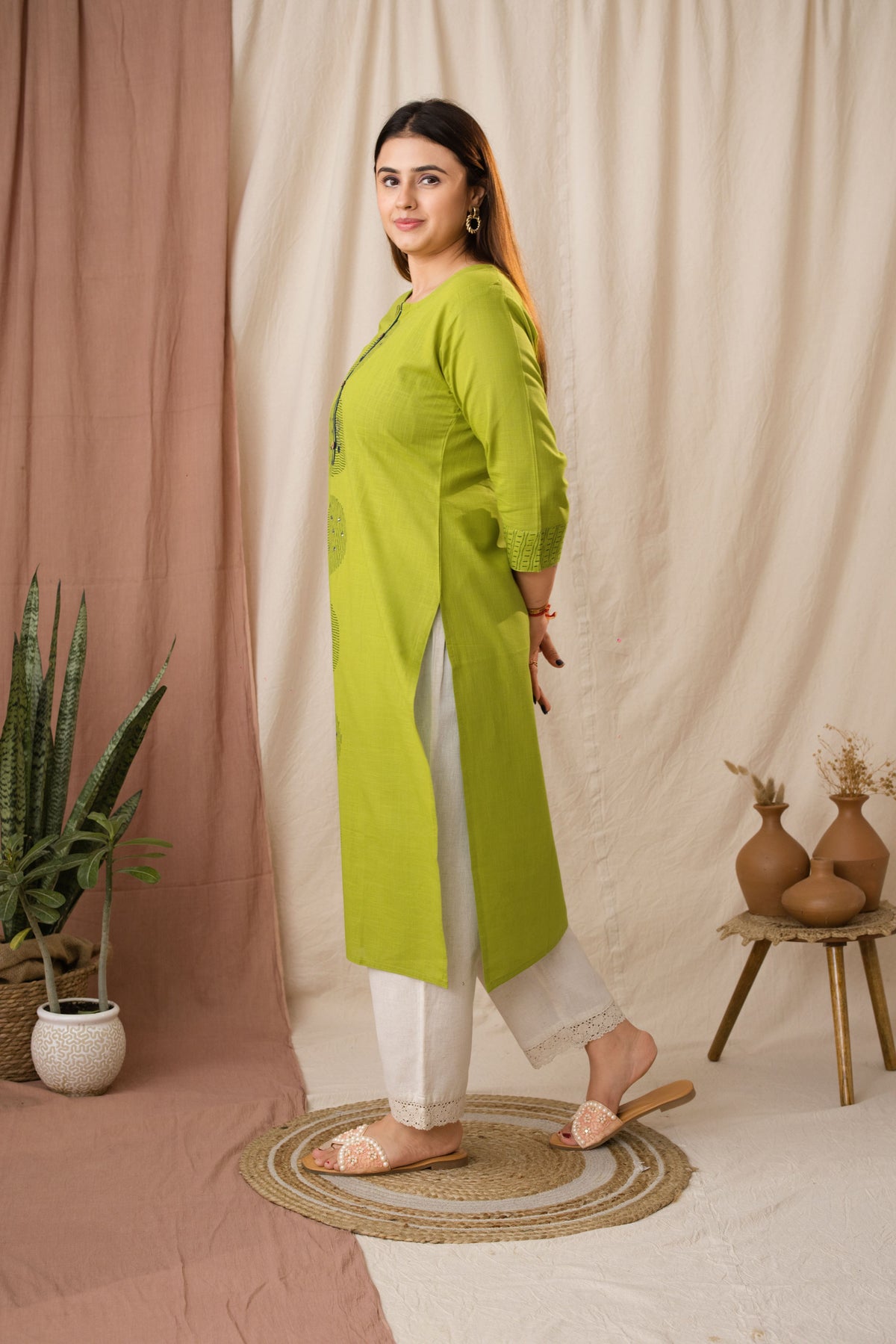 Amthi Women's Geometric Lime Green Cotton Linen Kurta