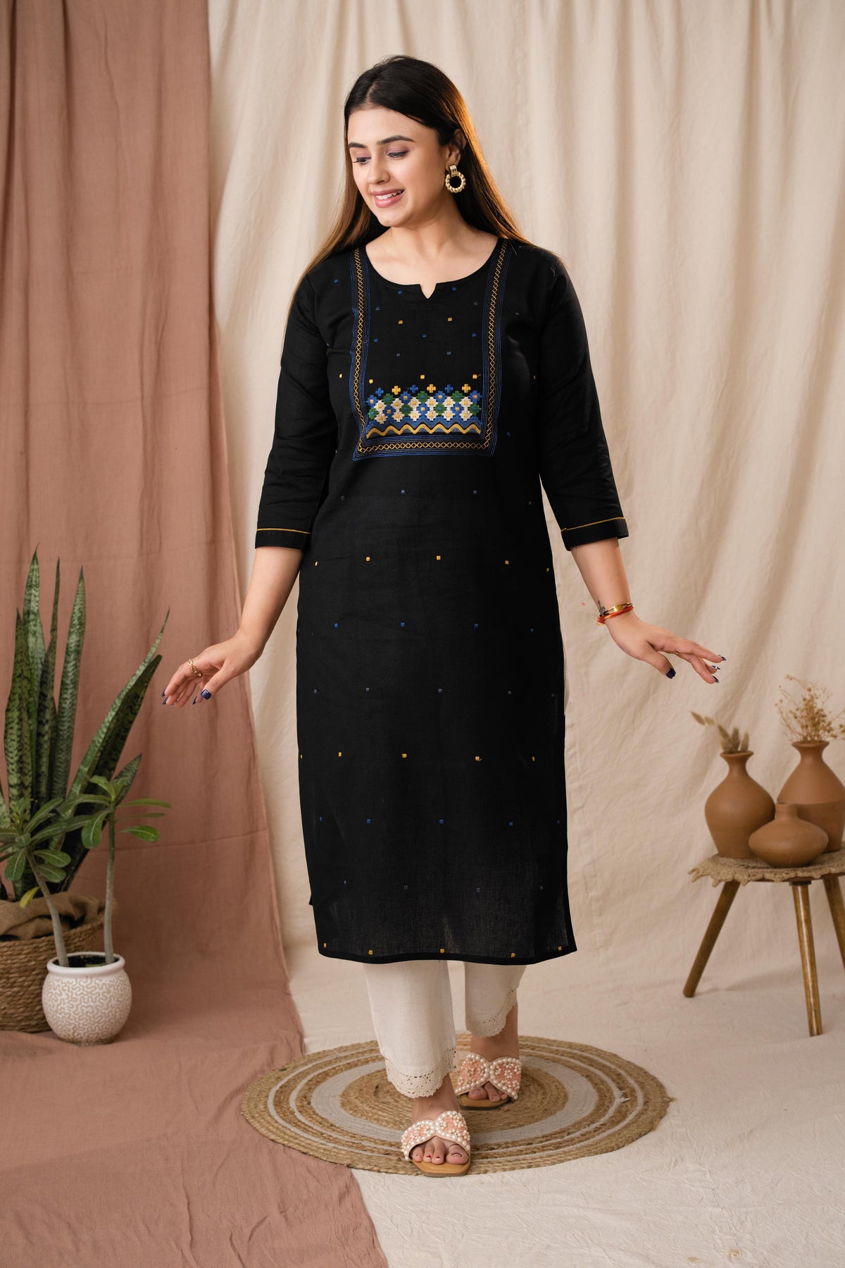 Amthi Women Black Linen Cotton Embroidered Kurta