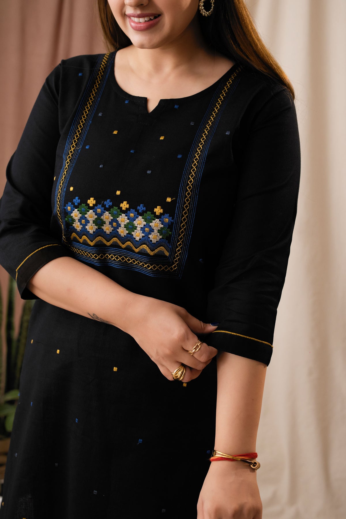 Amthi Women Black Linen Cotton Embroidered Kurta