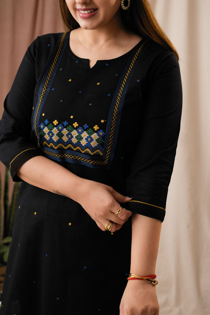 Amthi Women Black Linen Cotton Embroidered Kurta