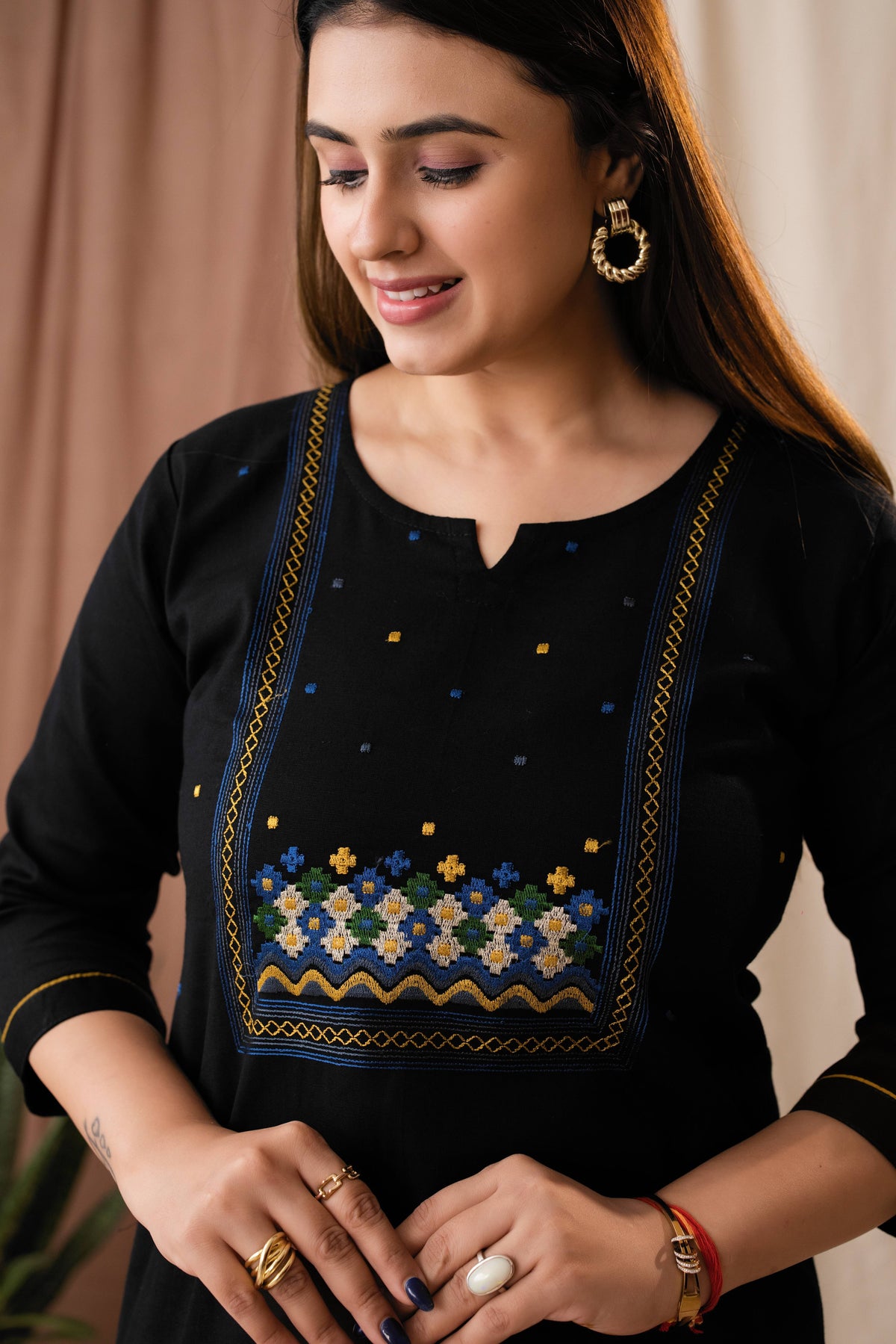 Amthi Women Black Linen Cotton Embroidered Kurta