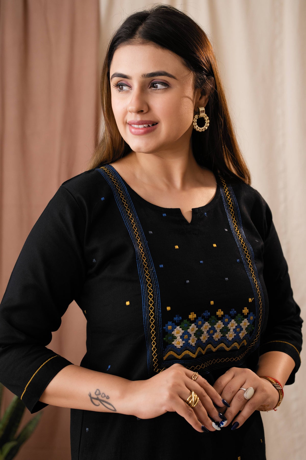 Amthi Women Black Linen Cotton Embroidered Kurta