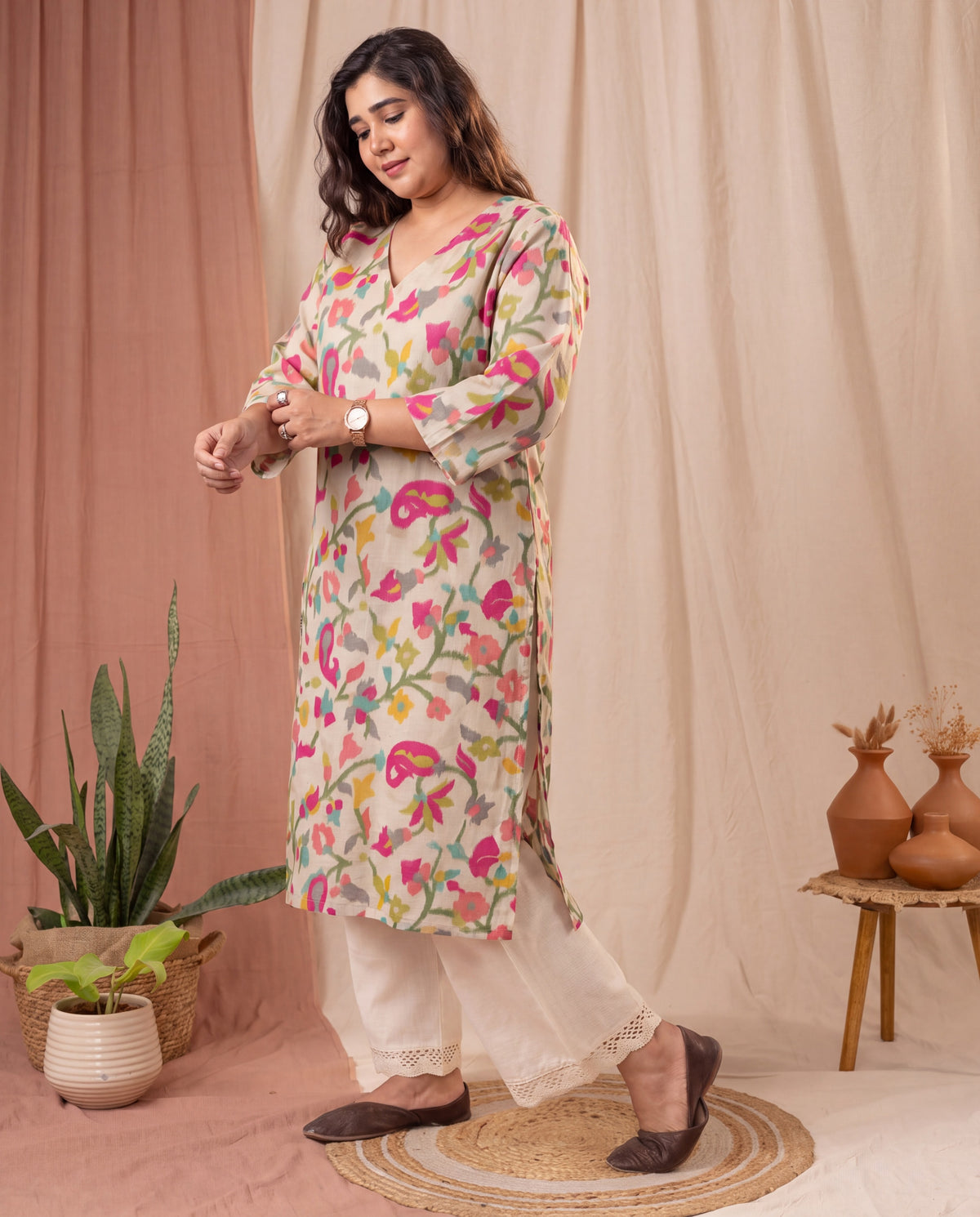 Amthi Cream Floral Printed Straight Kurta For Women