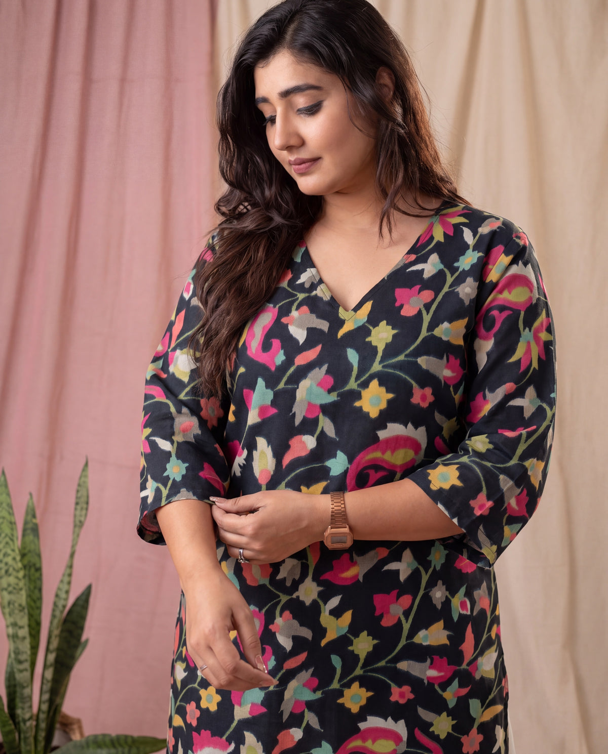 Amthi Black Floral Print Cotton Kurta for Women | V-Neck Bell Sleeve Kurti