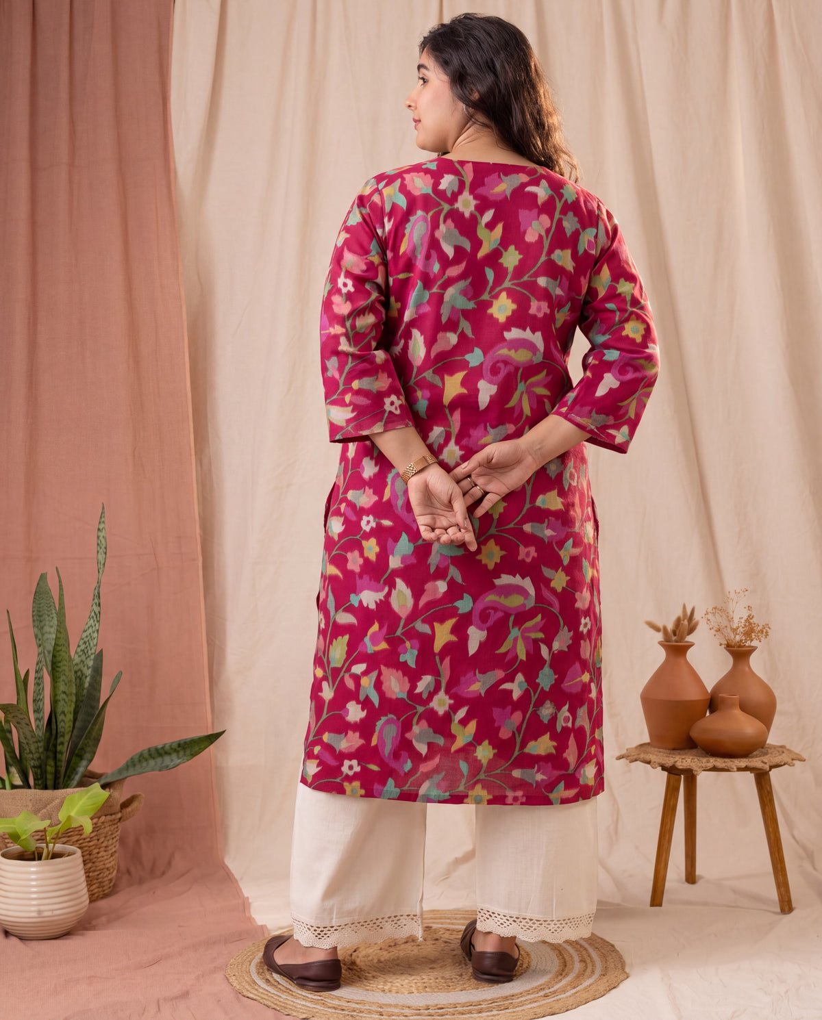 Amthi Rani Pink Floral Print Cotton Kurta for Women | V-Neck Kurti