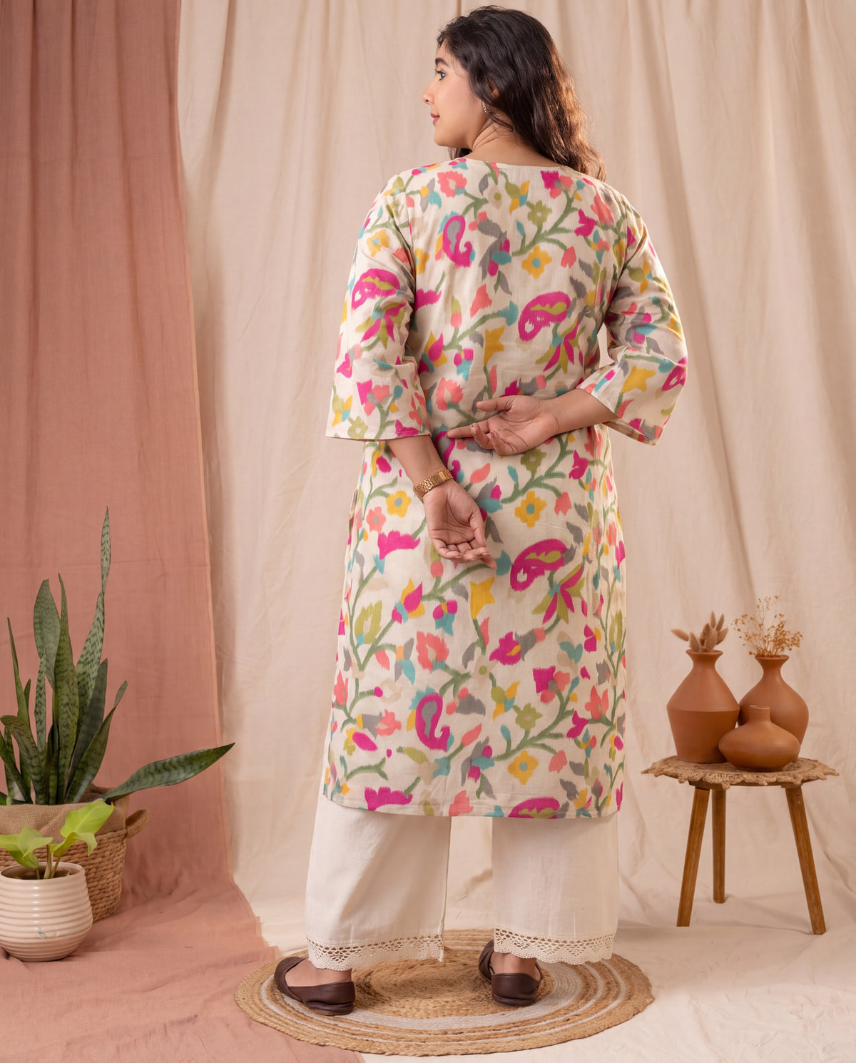 Amthi Cream Floral Printed Straight Kurta For Women