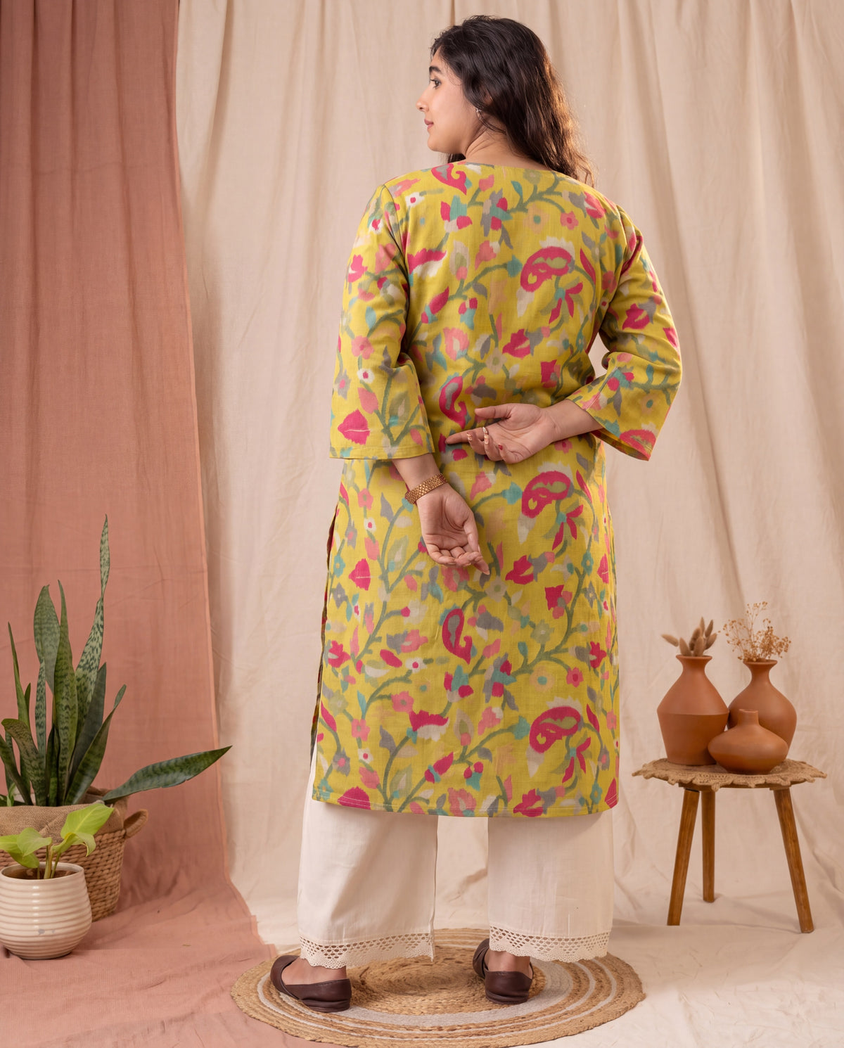 Amthi Yellow Floral Printed Straight Kurta For Women