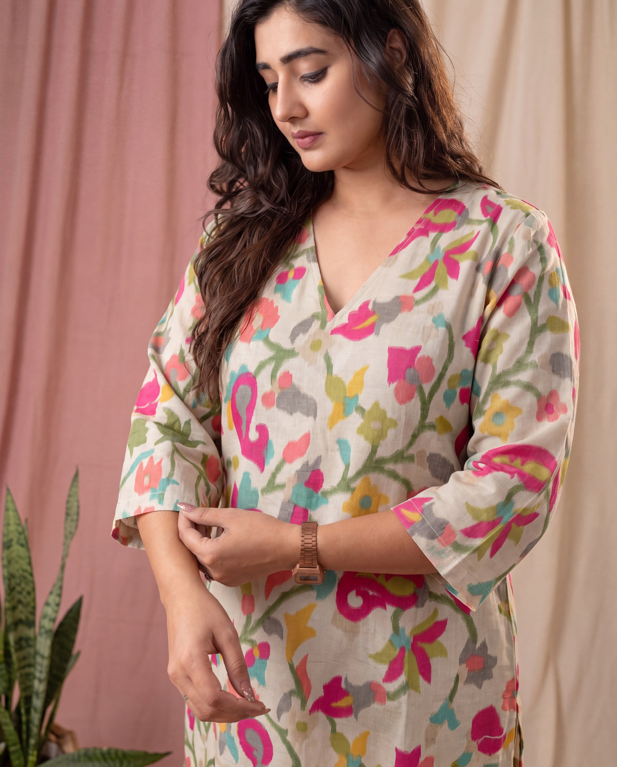 Amthi Cream Floral Printed Straight Kurta For Women