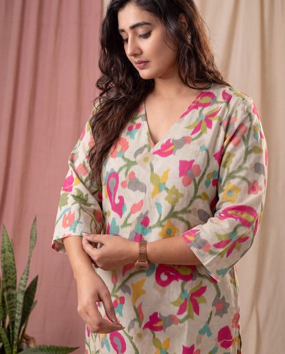 Amthi Cream Floral Printed Straight Kurta For Women