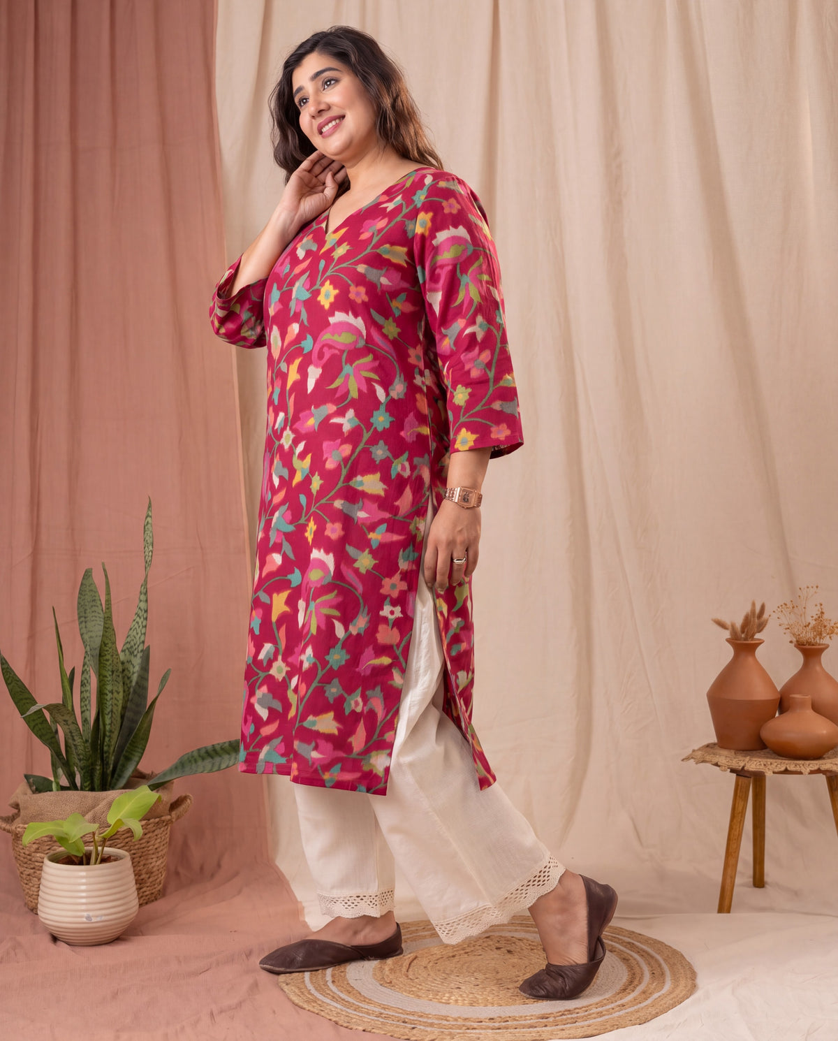 Amthi Rani Pink Floral Print Cotton Kurta for Women | V-Neck Kurti
