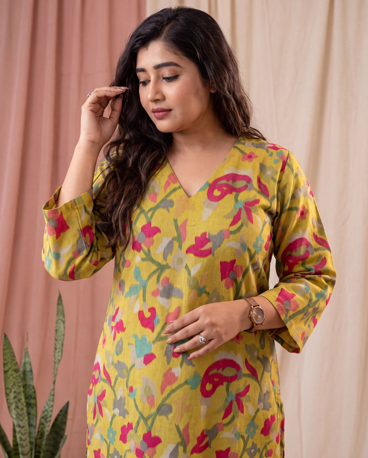Amthi Yellow Floral Printed Straight Kurta For Women