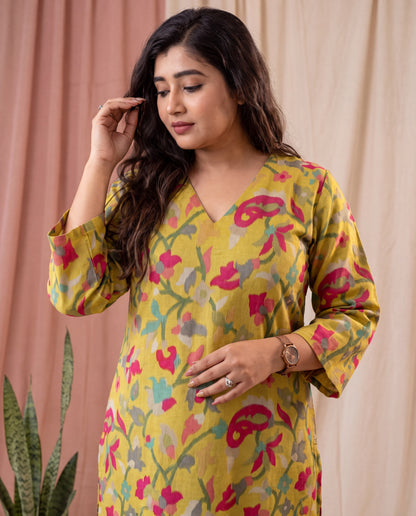Amthi Yellow Floral Printed Straight Kurta For Women